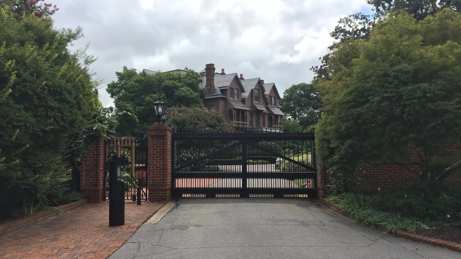 North Carolina Executive Mansion, a Raleigh landmark. This is city context, not a treatment facility or provider endorsement.